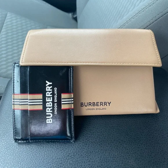 Burberry leather sunglasses case / ID wallet black leather
